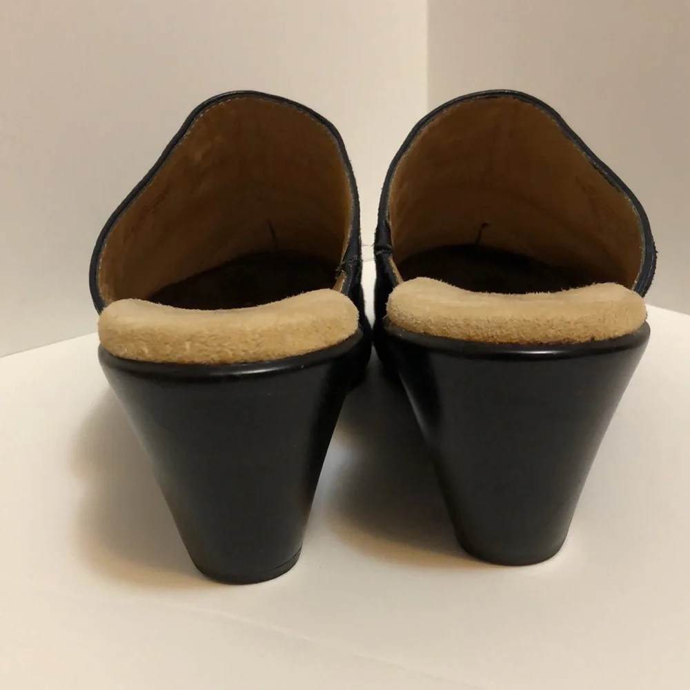 Blue soft spots size 9.5 M